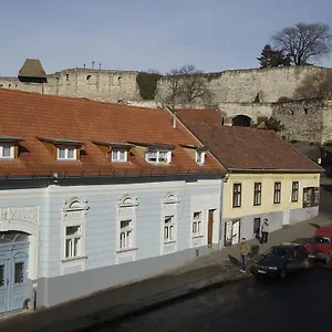 Varkapu Panzio Eger