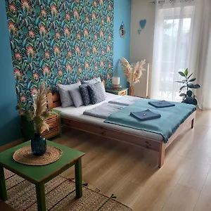 Apartman &, Eger